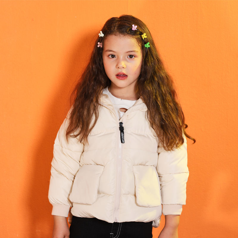 Chaqueta corta y gruesa con capucha para niños, ideal para otoño e invierno.